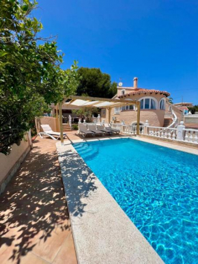 Relax y diversión en VILLA BON DIA con Piscina Zona de Bbq y Cocina Exterior Tus mejores recuerdos de las vacaciones
